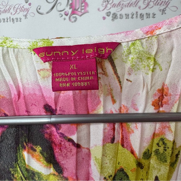 Sunny Leigh blouse ruffle frill hem bell bottom sleeve cuffs floral pleated luxe - Picture 14 of 14